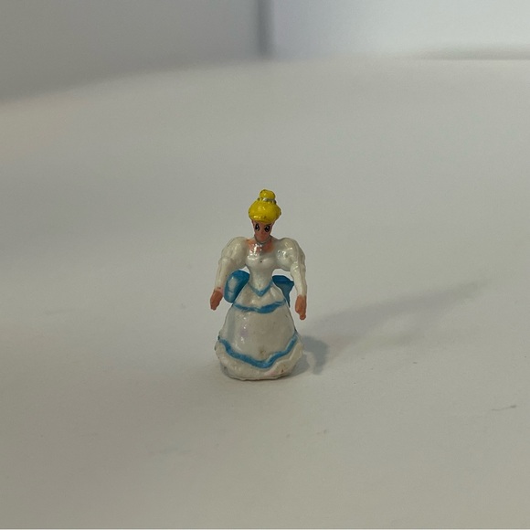 1996 Trendmasters Cinderella Star Castle Mini Figure Doll Polly Pocket Style 90s - Picture 1 of 9